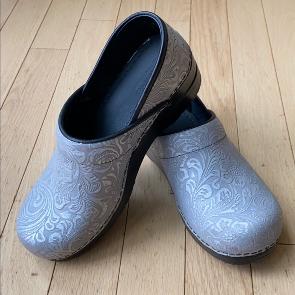 Sanita Size 8.5 (39) Silver Professional Clog
